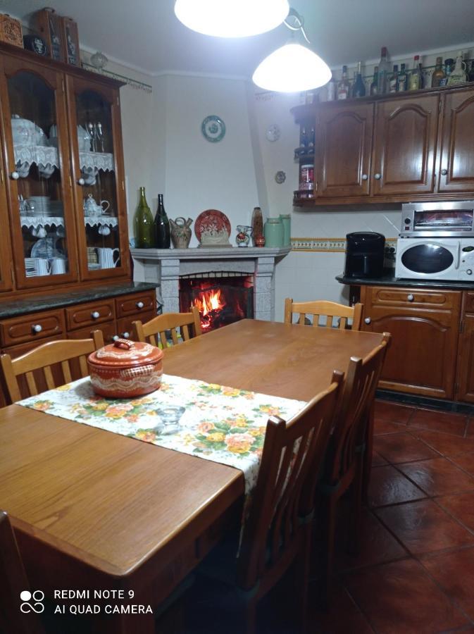Hôtel A Casa Da Ti Laura 2 à Aveiro Extérieur photo